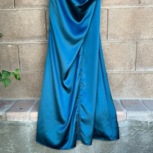 NWT Lulu’s Stunning Arrival Dark Teal Satin Off-The-Shoulder Maxi Dress Medium - Picture 8 of 11